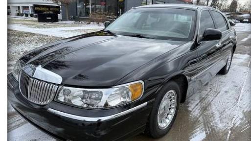 LINCOLN TOWN CAR 2001 1LNHM83W91Y713130 image